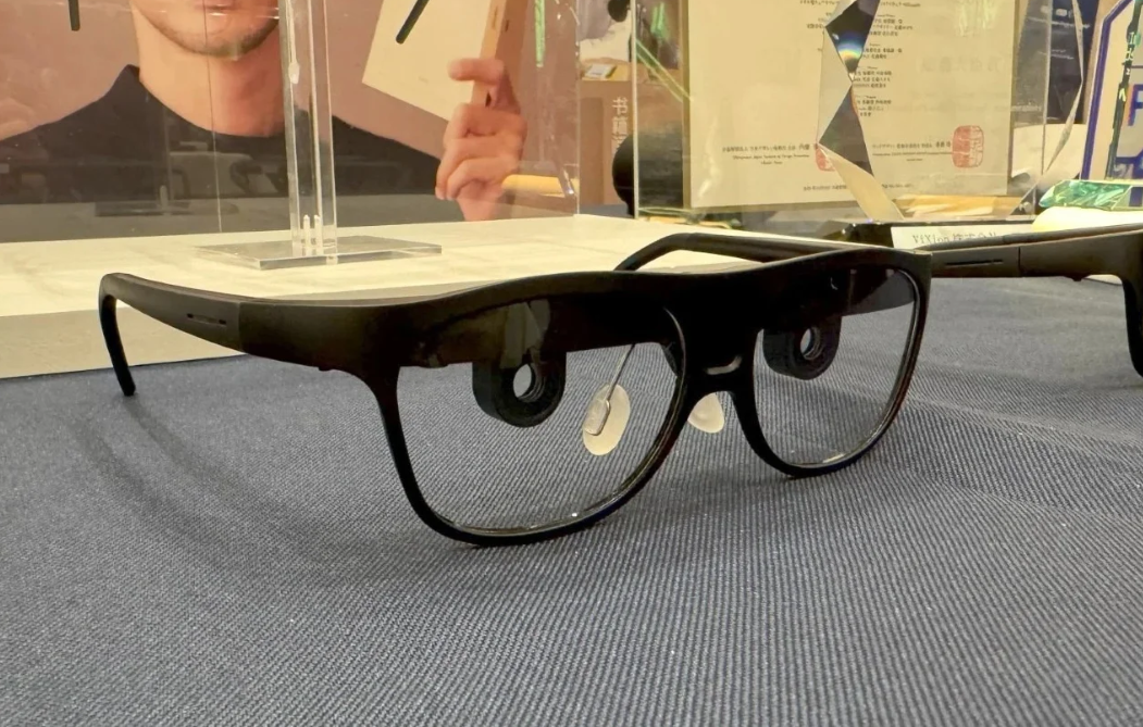 Odaklama Özellikli Gözlük