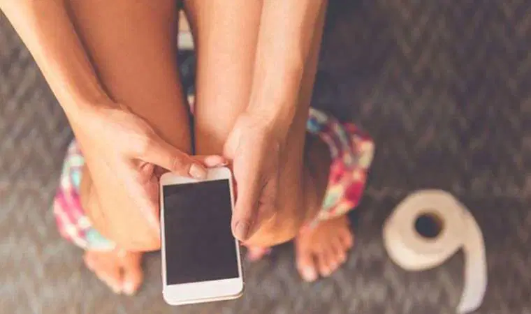 Tuvalete Telefonla Girmenin 7 Tehlikeli Sonucu
